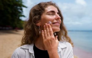 How to Choose the Right Sunscreen Cream for Face Based on Skin Concerns