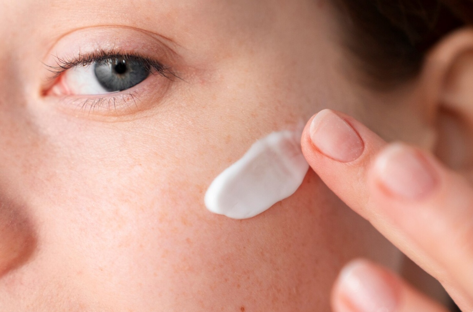 Dry skin needs a hydrating, protective product