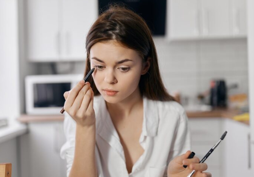 Making eyeliners waterproof, kind to skin, and simple for users