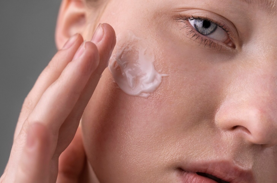 Yingji Cosmetics avoid balls or slips with base layers