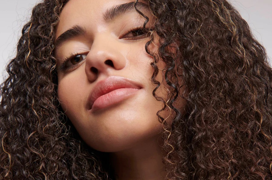 The Ultimate Moisture Routine for Defined, Weather-Proof Curls