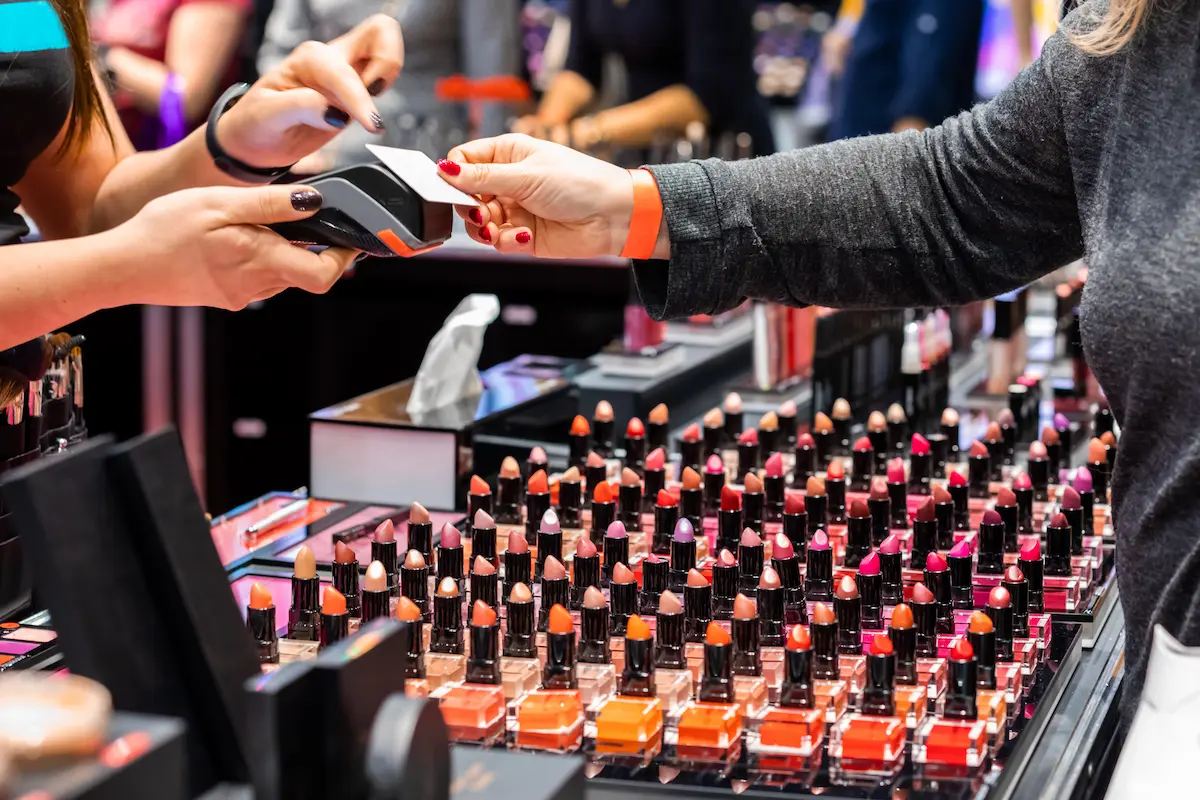 The B2B Guide to ISO and Compliance-Driven Cosmetic Manufacturing