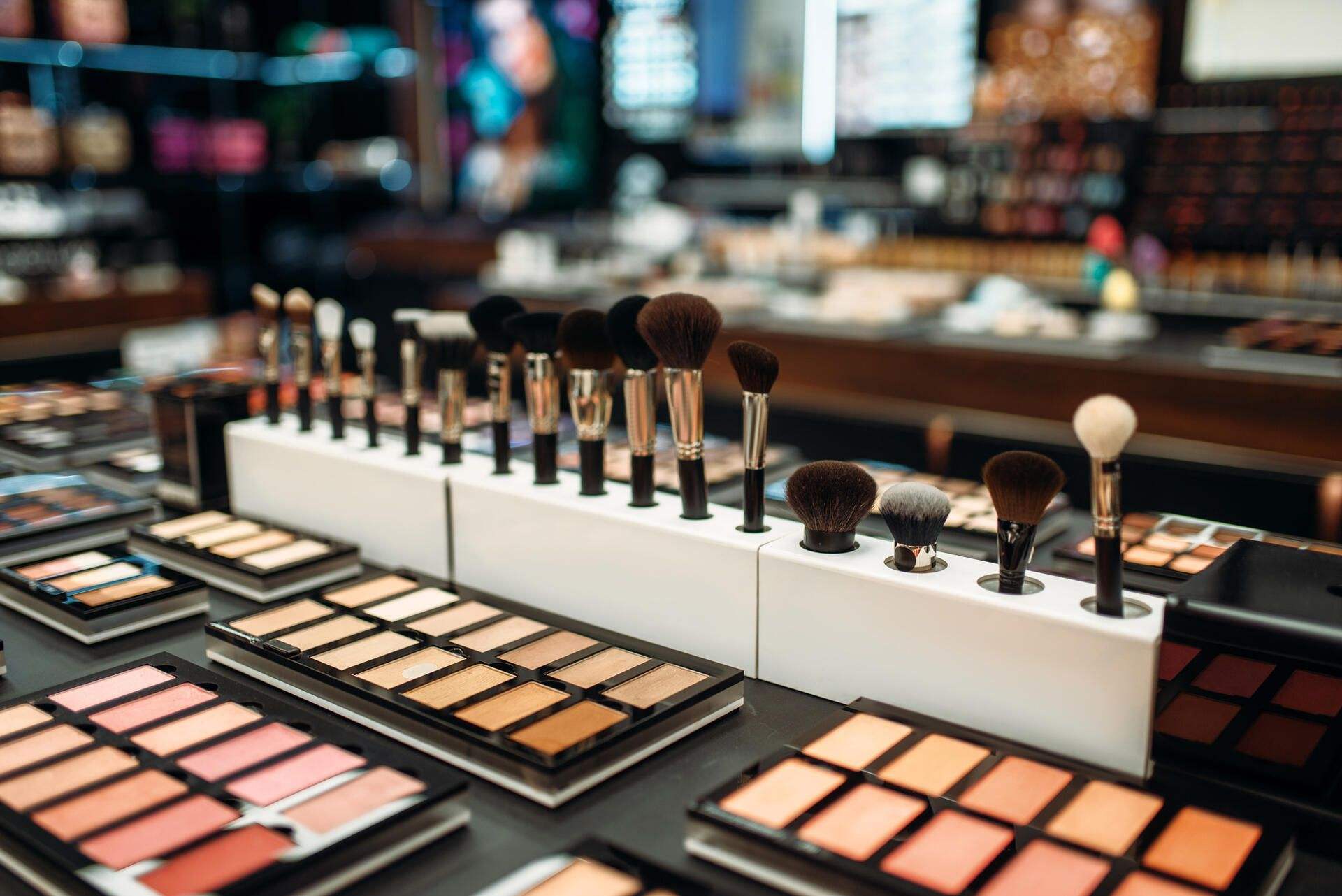 Planification du dédouanement et de la livraison des produits de beauté
