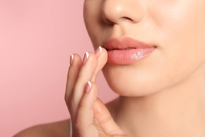 How to Even Out Dark Lip Tones and Repair Cracked Lips Overnight